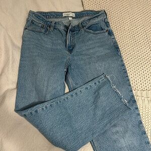 A&F Curve Love Mid Rise 90s Straight Jean 29/8 Short